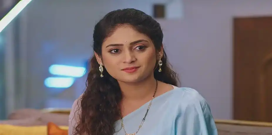 Priya Watches Aditya and Paaru's Wedding Video | Paaru