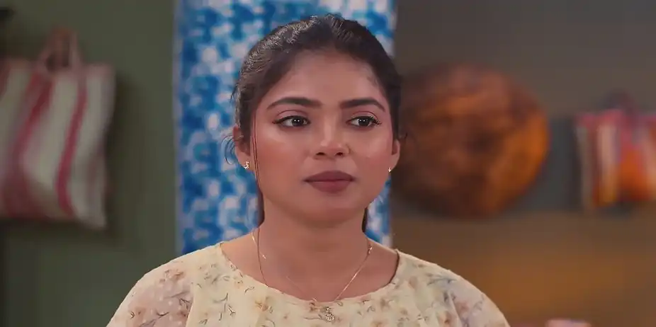 Gunja Suggests Moyna Should Return to Kolkata | Puber Moyna