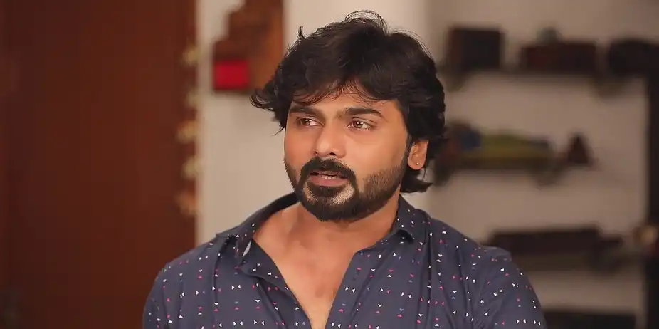 Padmavathy Taunts Janani - Mounam Pesiyadhe