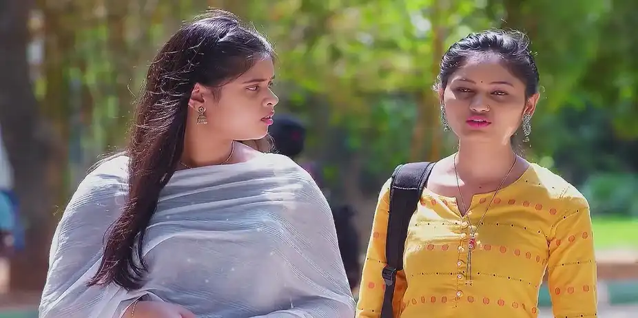Rajalakshmi Scolds Students Who Taunt Aadhya - Sandhyaraaga