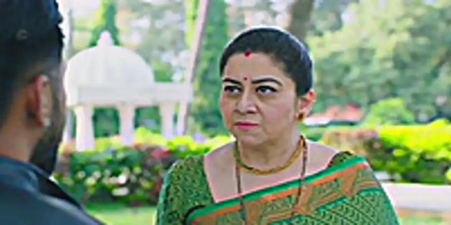 Tulasi Beats up a Man - Shrirasthu Shubhamasthu