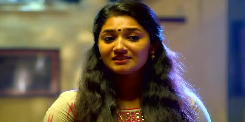 Neeyum Njanum S1 E502 - Sreelakshmi Goes Through an Old File