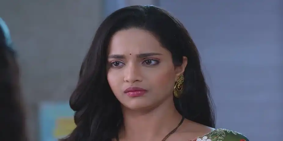 Durga Gets Angry Seeing Yash and Durga - Navri Mile Hitlerla