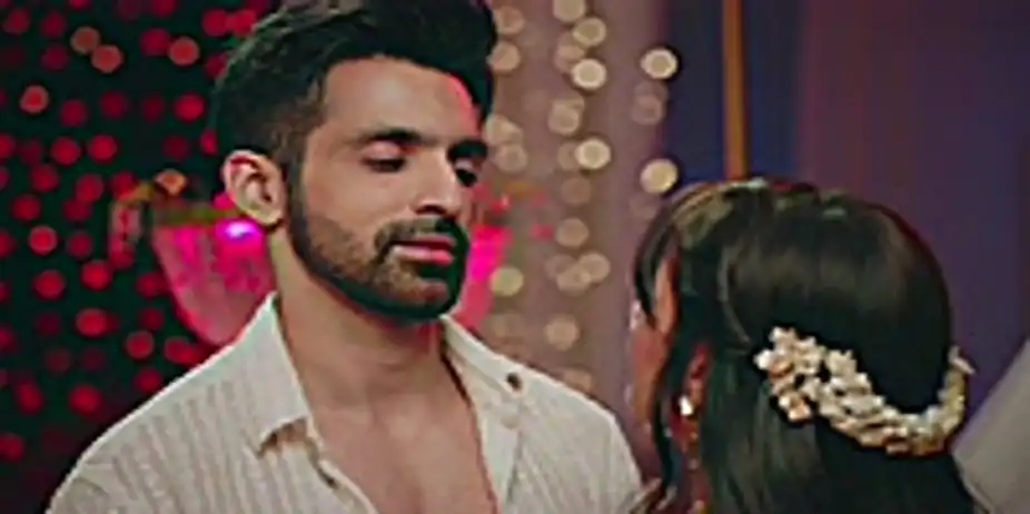 Virat and Amruta Come Close - Kaise Mujhe Tum Mil Gaye