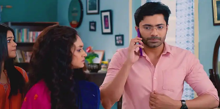 Roddur asks Debshankar to Reach the Border - Puber Moyna