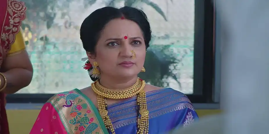 Bhuvaneshwari Asks The Doctor about Akshara - Tula Shikvin Changlach Dhada