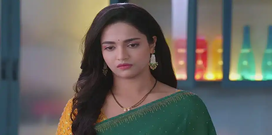 Leela Gives a Fitting Reply to Durga - Navri Mile Hitlerla