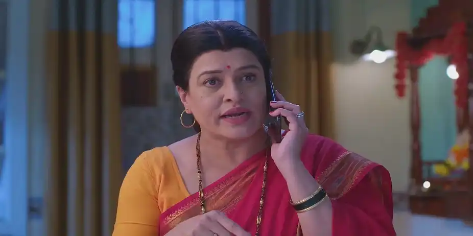 Kalindi Calls Aaji to Discuss Revati's Marriage - Navri Mile Hitlerla