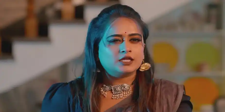 Hasini Bashes Sankarapandi - Maari