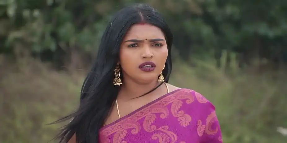 Rani Performs a Difficult Ritual - Ninaithale Innikkum