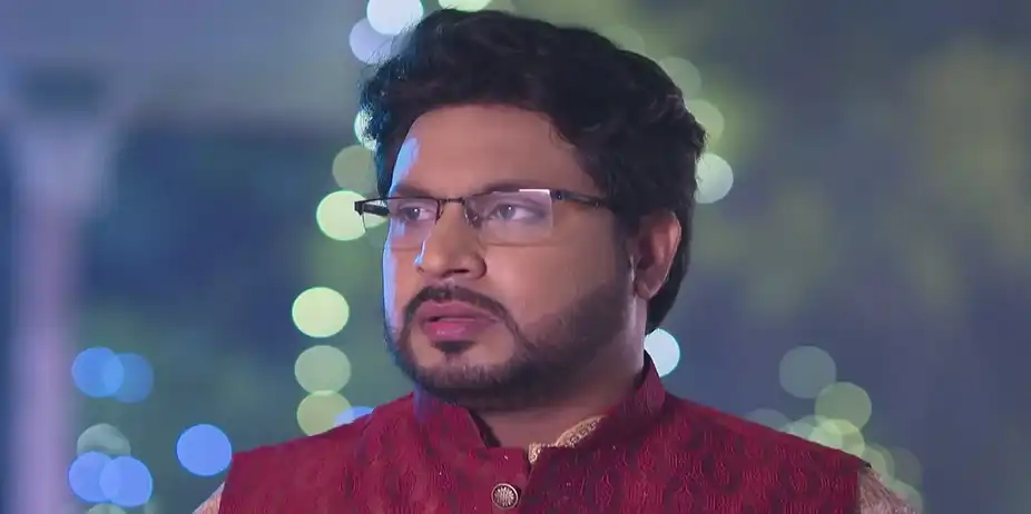 The Police Officer's Actions Irritate Abhi - Tu Khara Mun Chaai