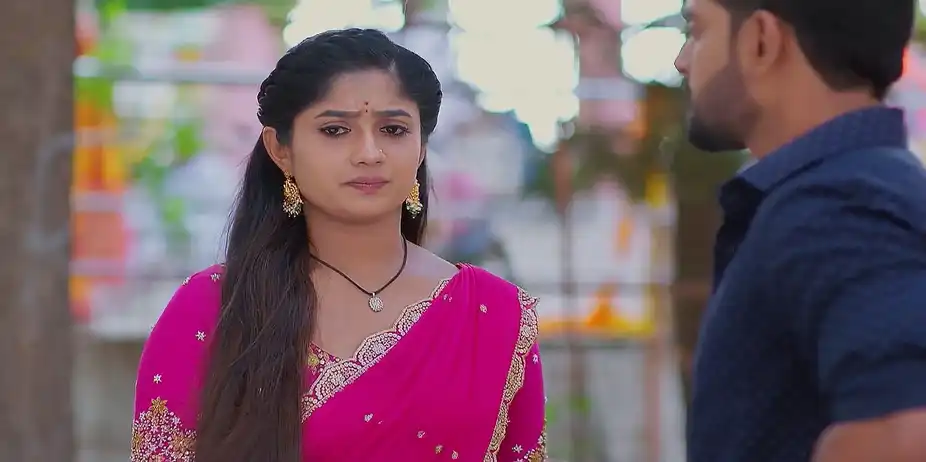 Prashant Throws Flowers at Rajalakshmi - Sandhyaraaga