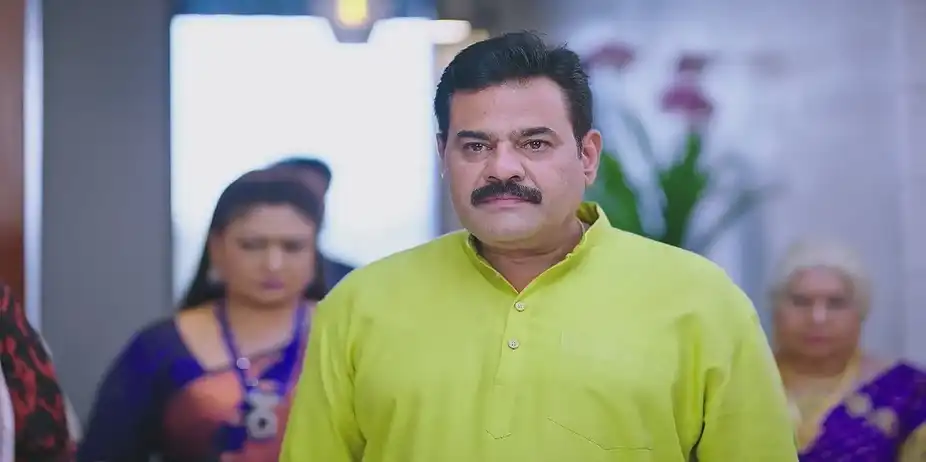 Goutham Scolds Apeksha - Amruthadhaare