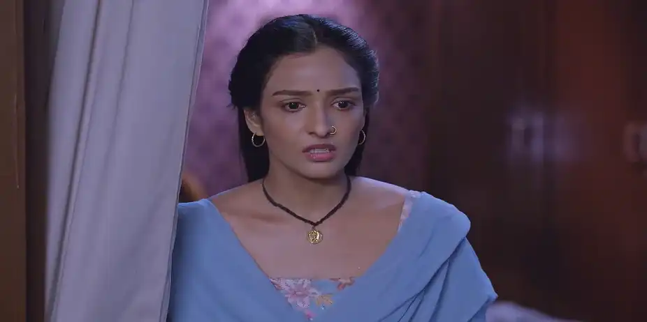 Lakshmi Worries about Rishi Coming into the Room - Bhagya Lakshmi