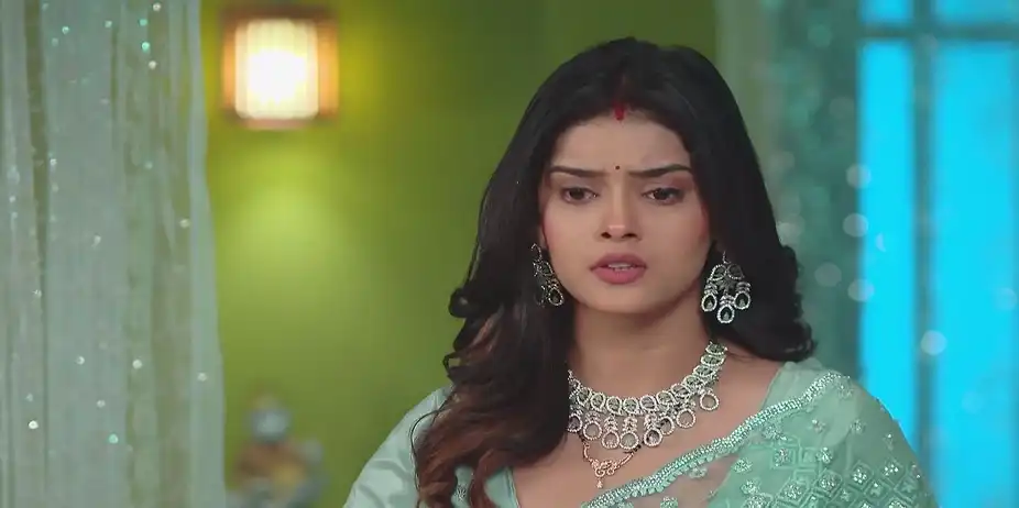 Rekha Apologises to Bhagya - Bhagya Rekha