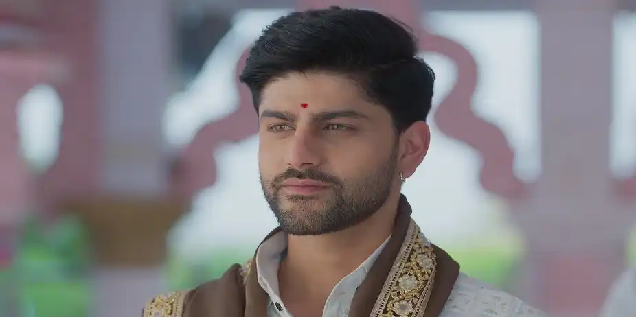 Devansh Saves Vasudha from a Fall - Vasudha