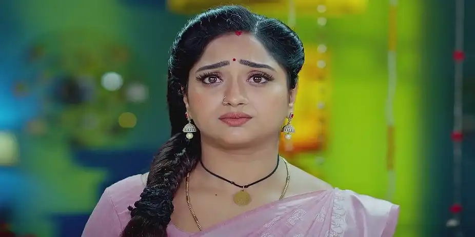 Tilottama Wishes to Shake Hands with Gayatri - Trinayani