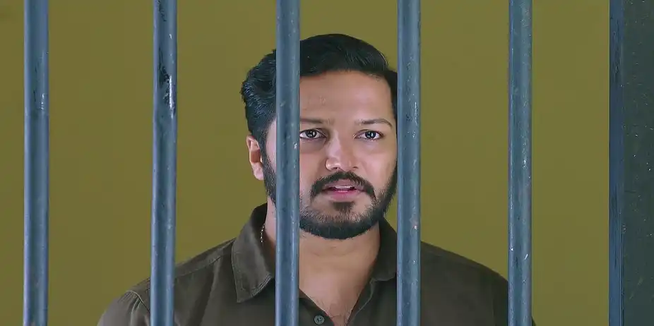 Tulasi Visits Samarth at the Police Station - Shrirasthu Shubhamasthu