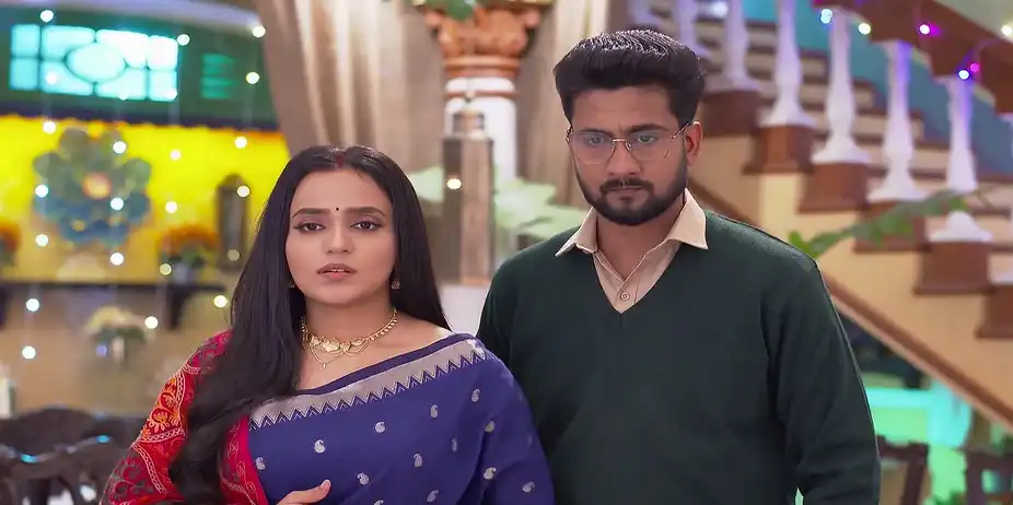 Titir Arrive at the Lahiri House - Anondi
