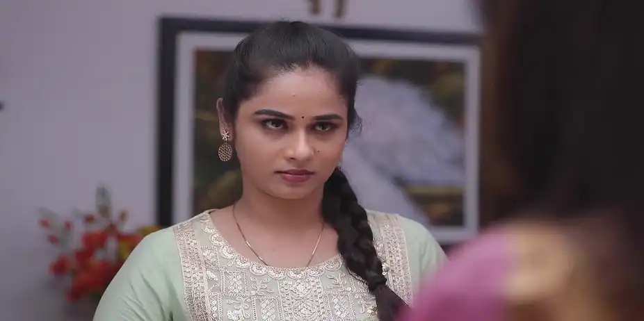Janani Agrees to Help Ramya - Mounam Pesiyadhe