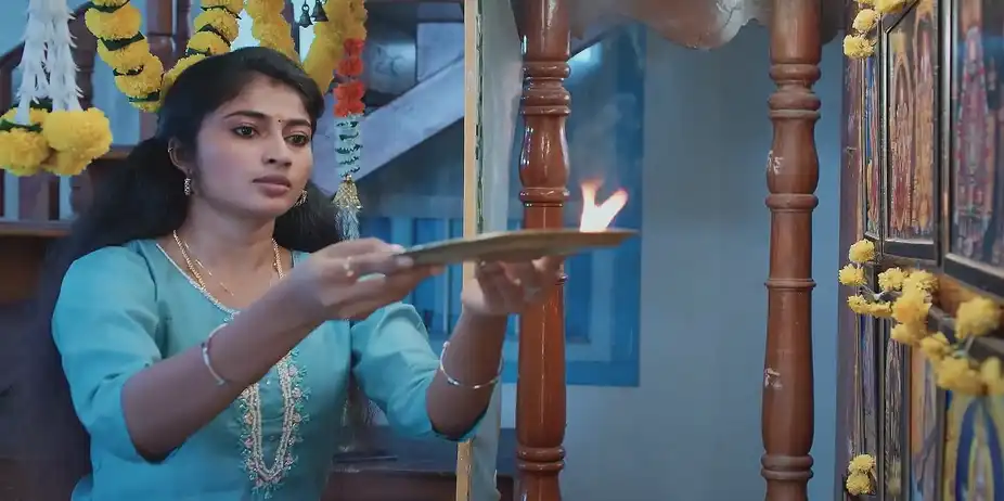 Maaran Stops Valli - Veera
