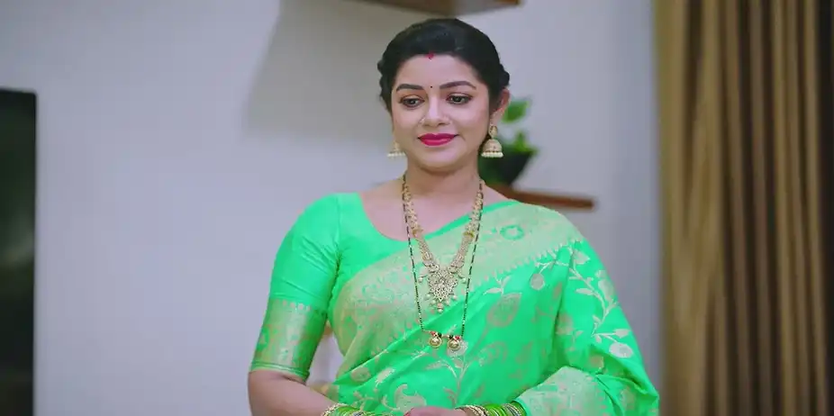 Bhagya Gets Scared on Seeing Fire - Amruthadhaare