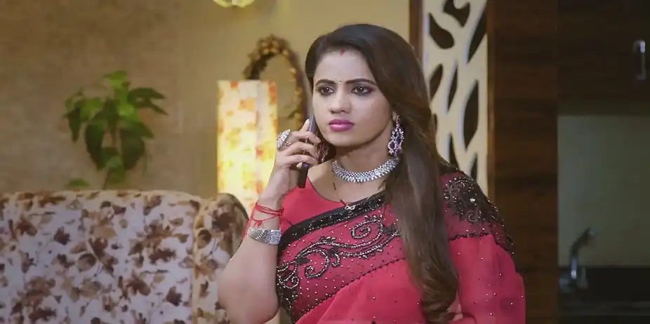 Deepa Speaks Rudely with Soundharya - Brahmagantu