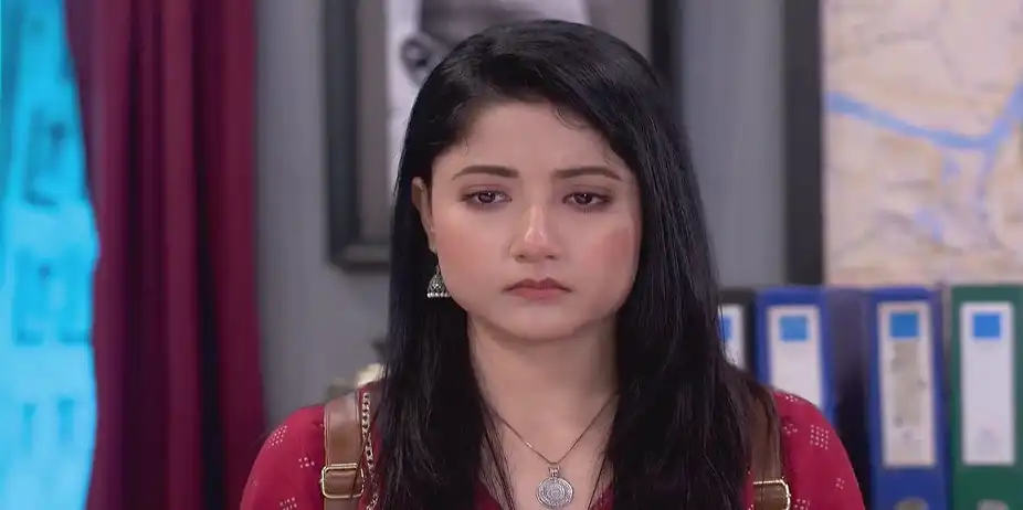 Parna Takes Abhishek's Help - Neem Phooler Madhu