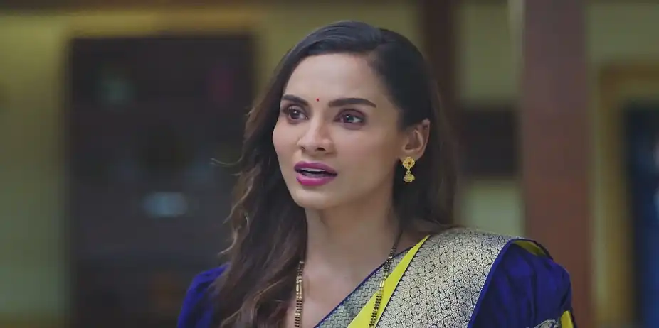 Sakha Talks about Pushpa and Surya's Mother - Lakhat Ek Amcha Dada
