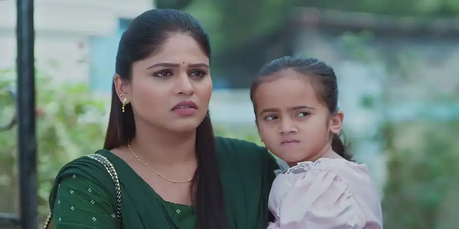 Santosh Disapproves of Lakshmi's Decision - Lakshmi Niwas