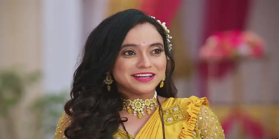 Avani Recites an 'Ukhana' - Punha Kartavya Ahe