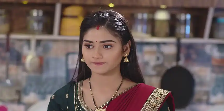 Lakshmi Mocks Richa - Tuma Bina