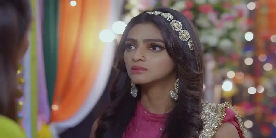 Monisha Engages in Theft - Kumkum Bhagya