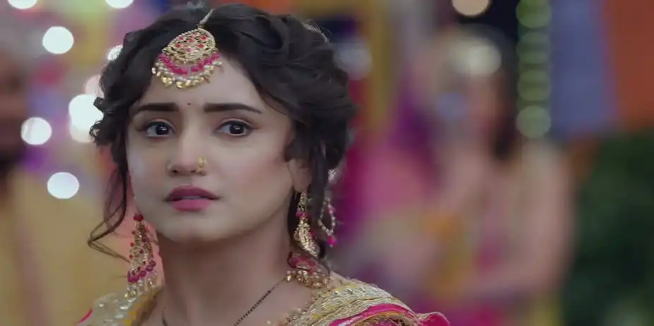 Monisha Argues with Neha - Kumkum Bhagya