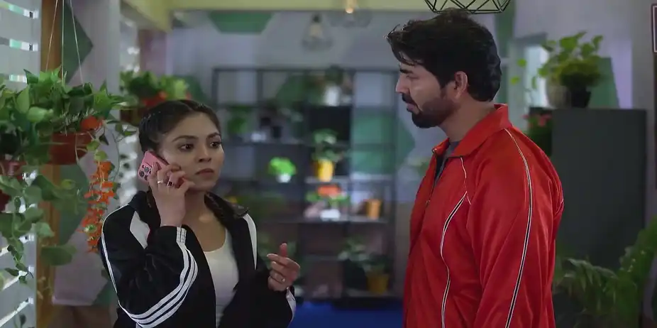 Phulki Faces a Burning Sensation in Her Eyes - Phulki