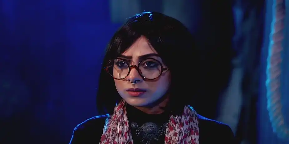 Parna Makes Mohini Unconscious - Neem Phooler Madhu