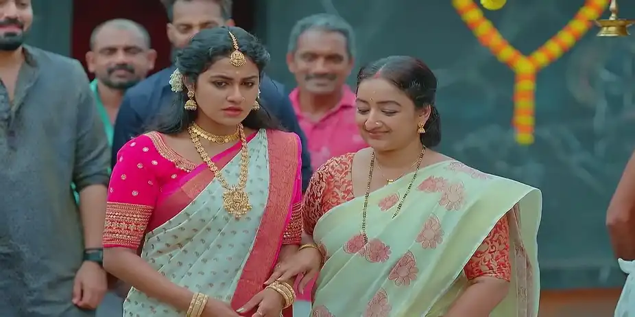 Varun Rushes to the Temple - Snehapoorvam Shyama