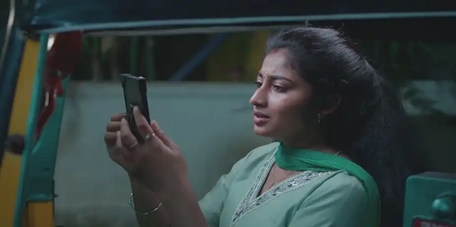 Veera Laments In Front of Pandian's Picture - Veera