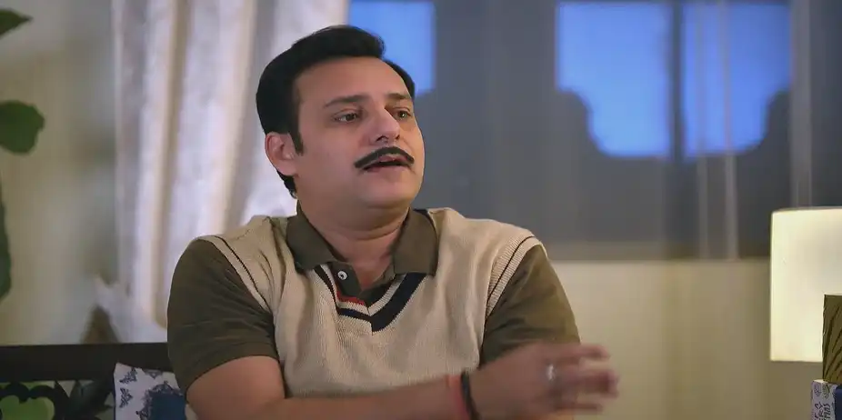 Veeru Refuses to Give His Gifts to Vedika - Hamara Parivar