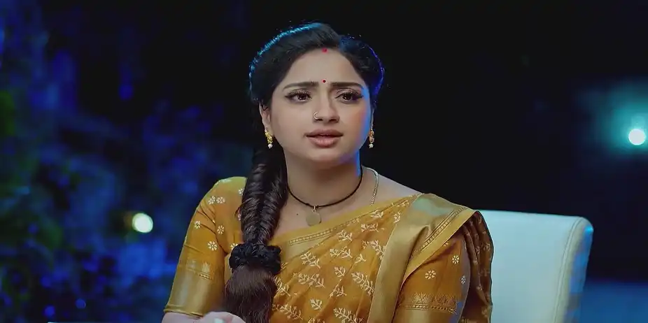 Trinayani Plans to Ask the Priest about Gayatri - Trinayani