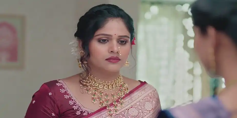 Neelambari Comes to Talk to Bhavani - Paaru
