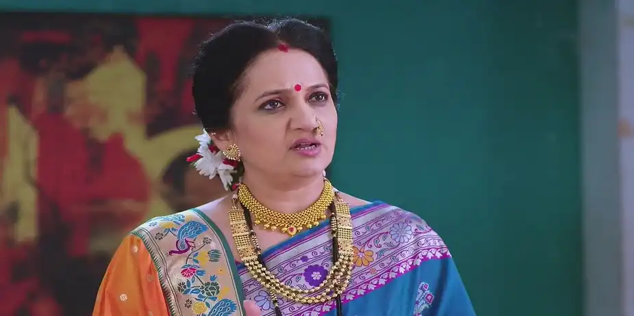 Bhuvaneshwari Expresses Her Suspicion to Adhipati - Tula Shikvin Changlach Dhada