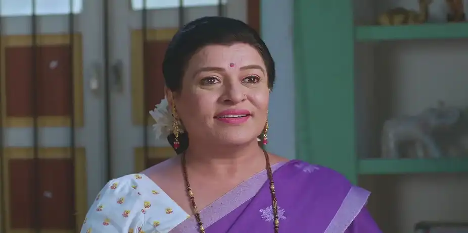 Saraswati Hides Revati's 'Mundavalya' - Navri Mile Hitlerla