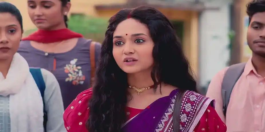 The Principal Calls Roddur to Moyna's College - Puber Moyna