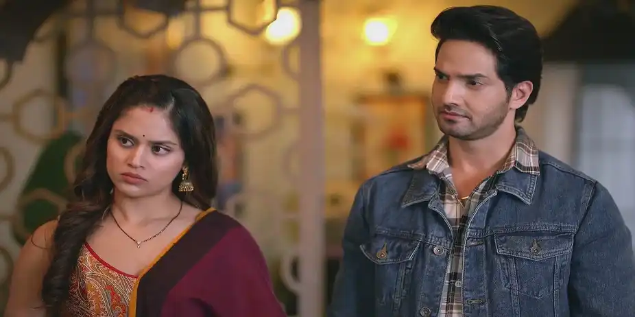 Veeru Gets Angry with His Family - Hamara Parivar