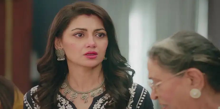Babita and Amruta Snuggle Each Other - Kaise Mujhe Tum Mil Gaye