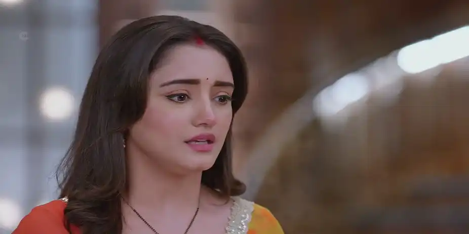 Purvi Asks for Monisha to Be Allowed to Stay at Home - Kumkum Bhagya