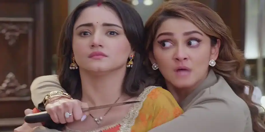 Monisha Puts a Knife to Purvi's Throat - Kumkum Bhagya