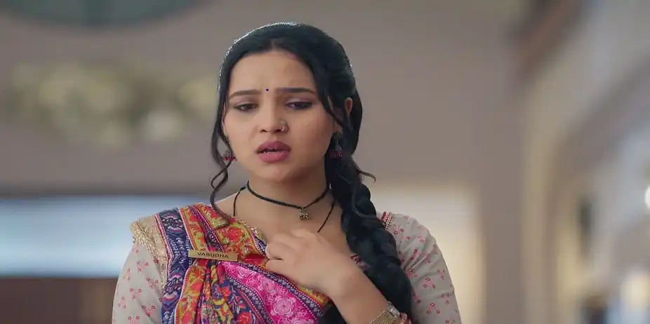 Madhav and Vasudha Come to Give Wedding Card to Chandrika - Vasudha