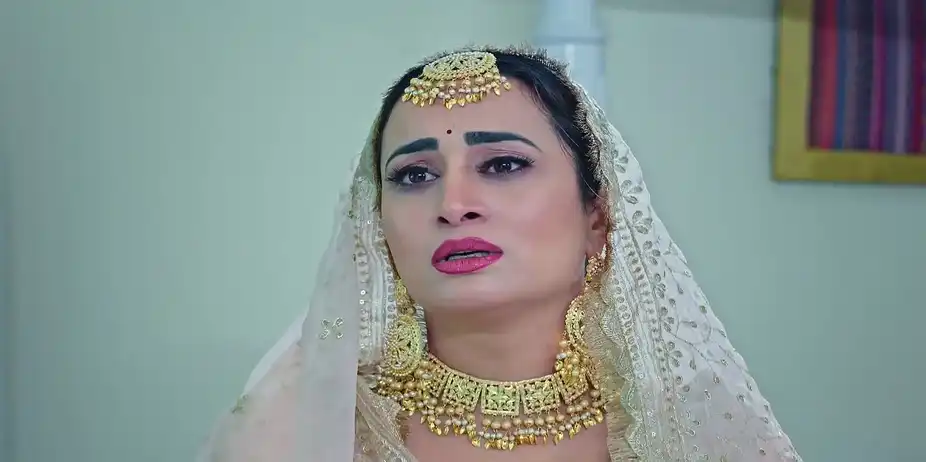 Ridhi Tries to Reassure Maira - Nava Mod